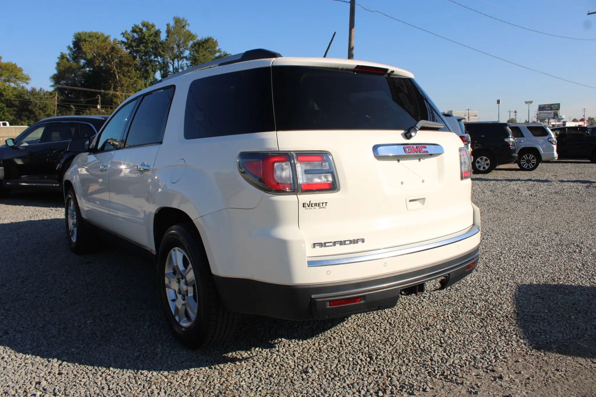 Used 2015 GMC Acadia SLE image 12