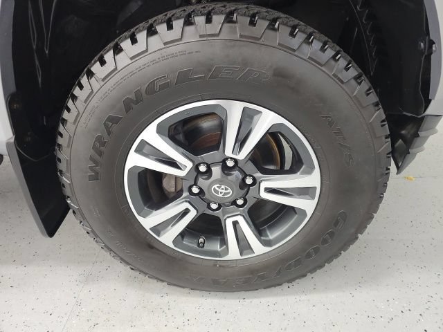 Used 2016 Toyota Tacoma TRD Sport w/ Towing Package AWD/4WD image 8