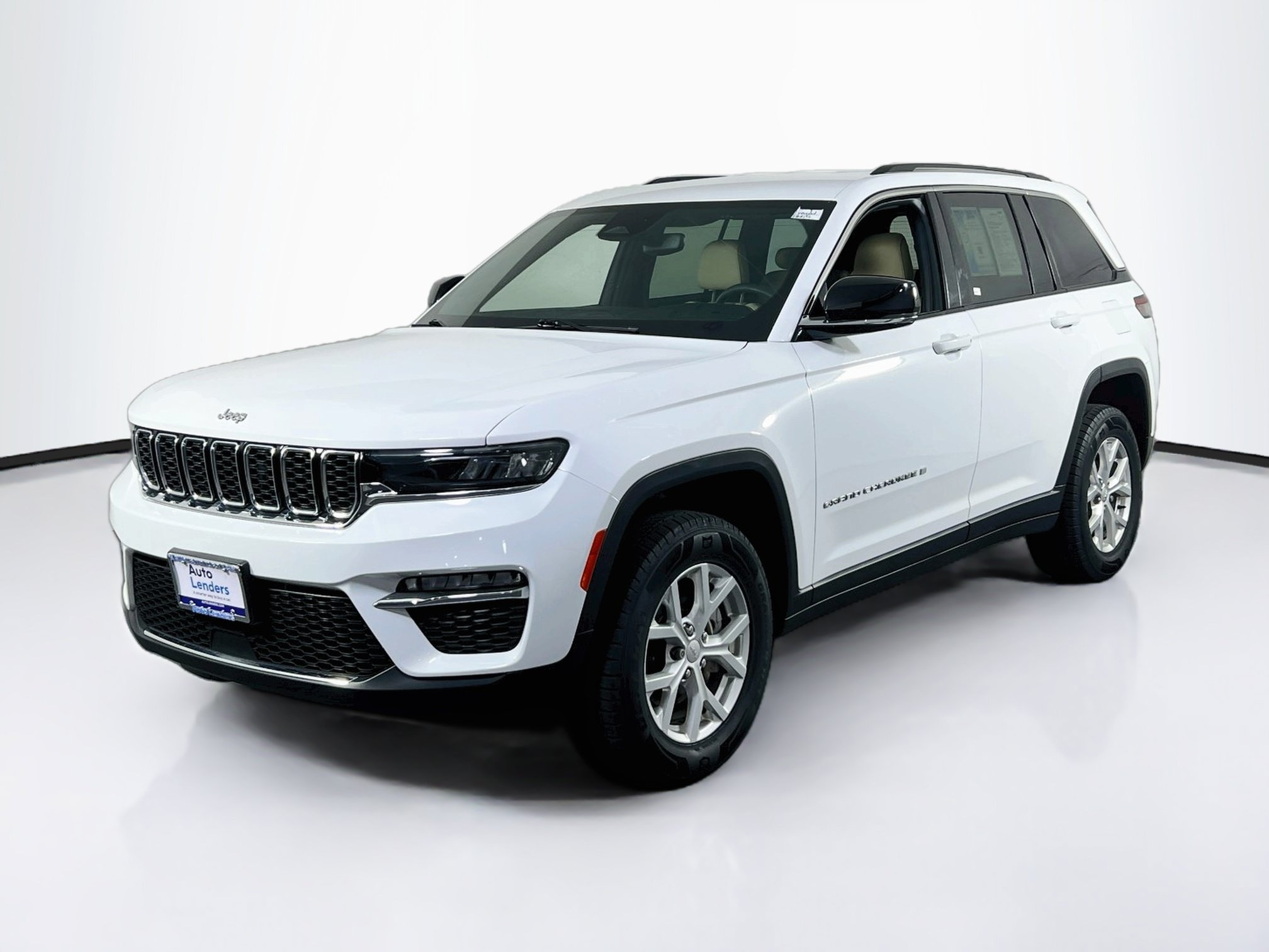 Used 2023 Jeep Grand Cherokee Limited AWD/4WD image 1