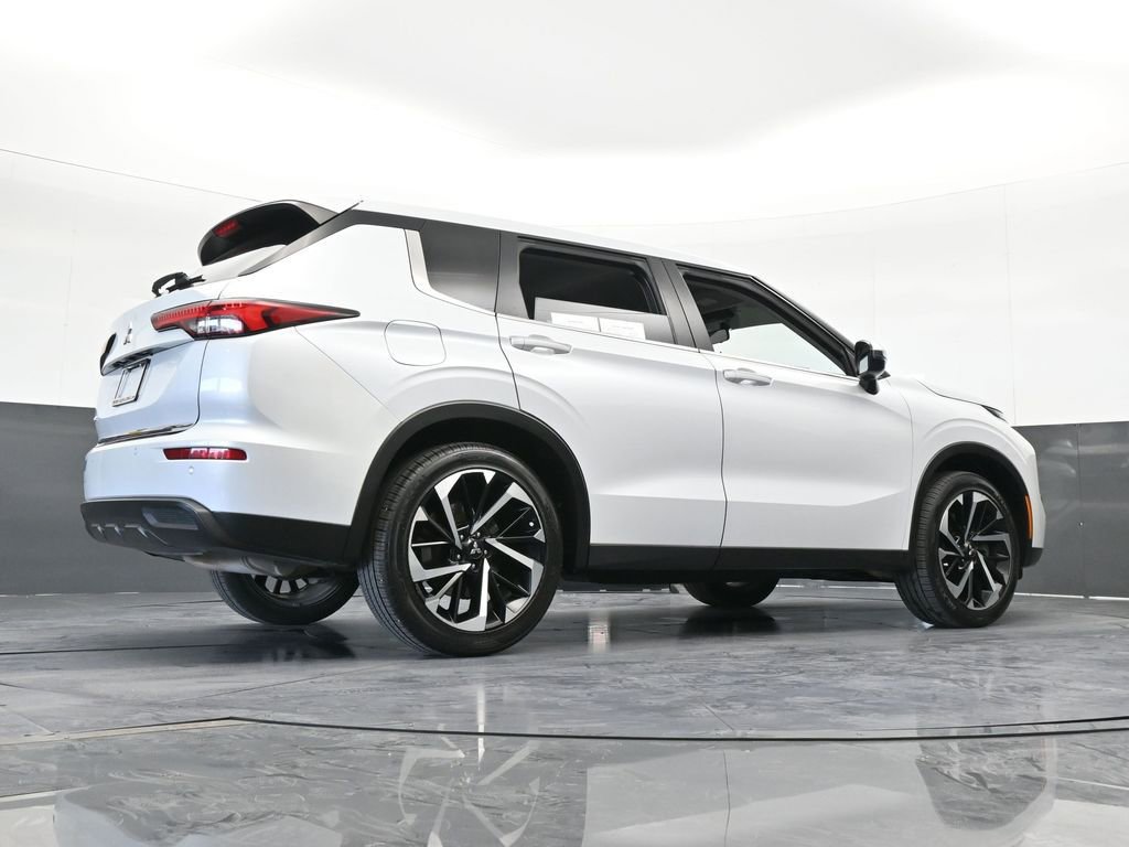 Used 2022 Mitsubishi Outlander ES image 57