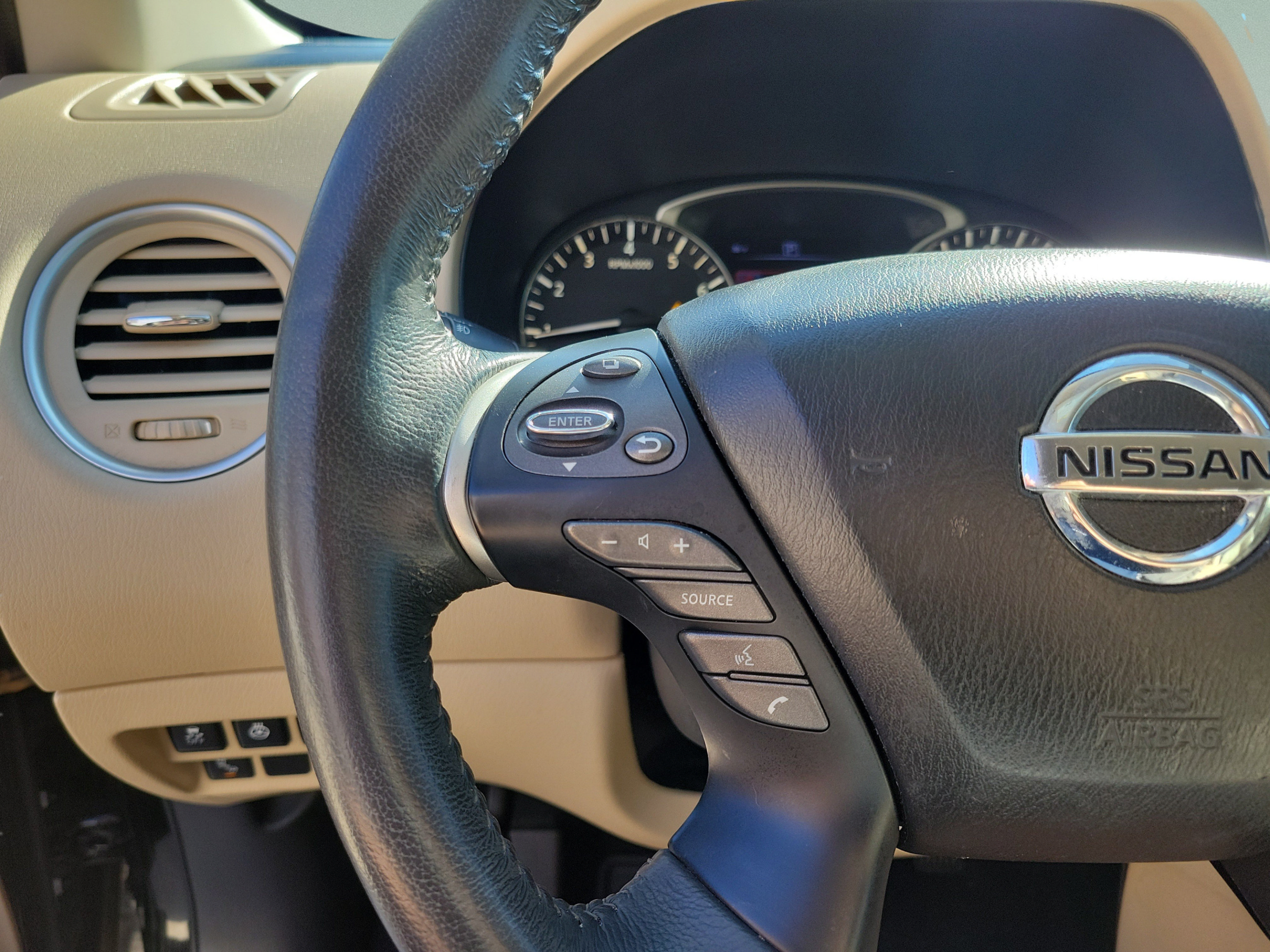 Used 2018 Nissan Pathfinder SL FWD image 13