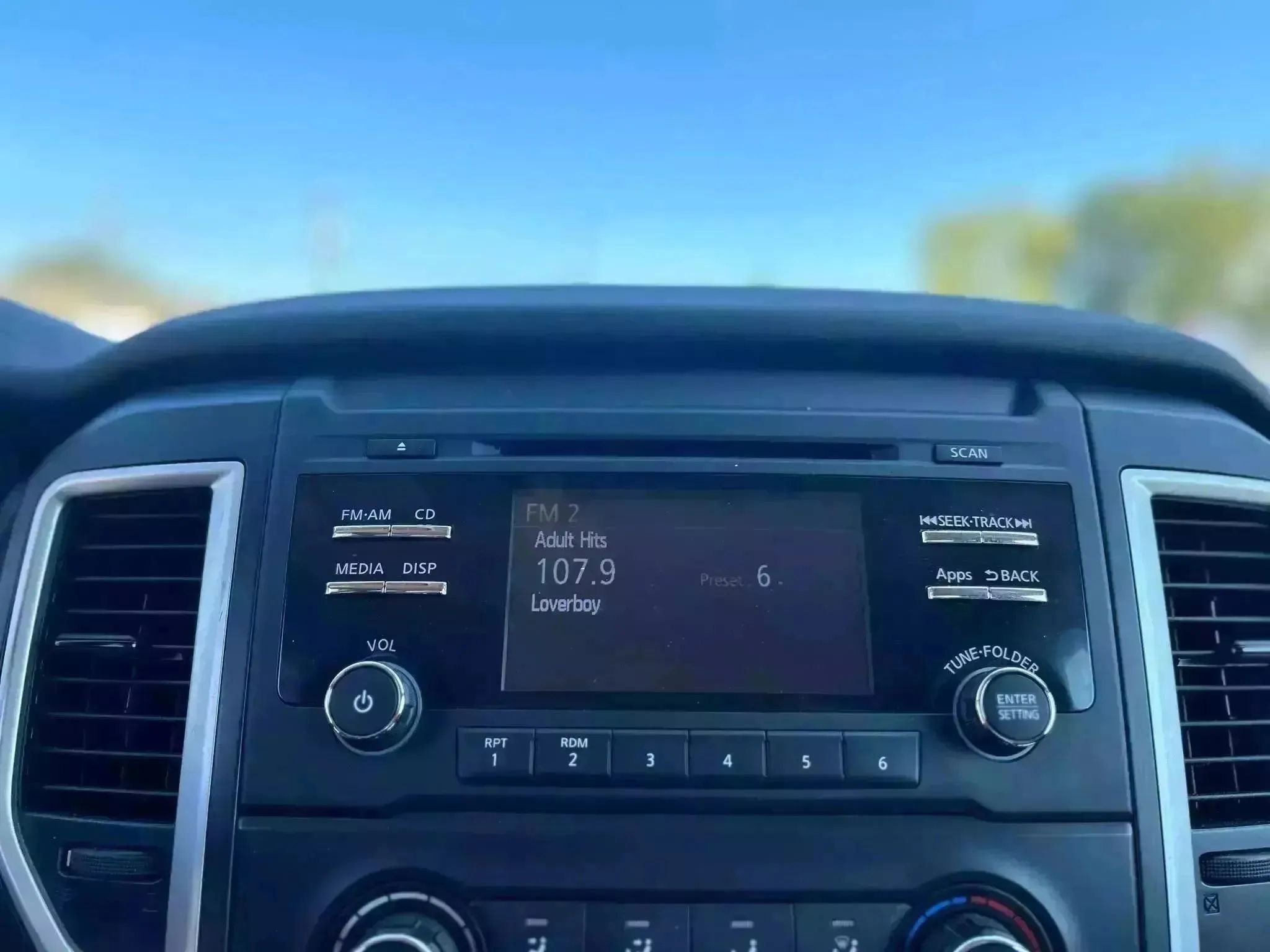 Used 2017 Nissan Titan S image 16