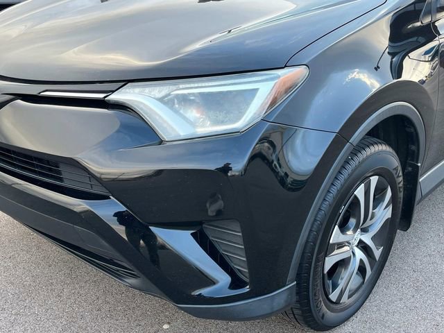 Used 2018 Toyota RAV4 LE image 12