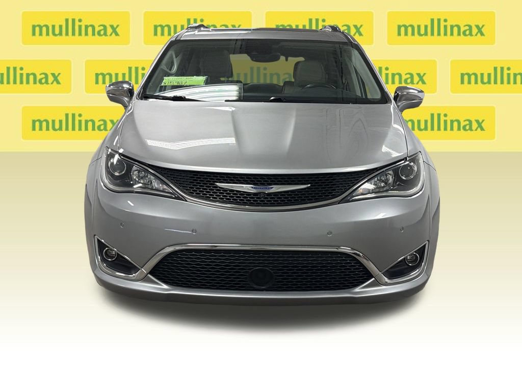 Used 2019 Chrysler Pacifica Limited w/ Tire & Wheel Group FWD image 6