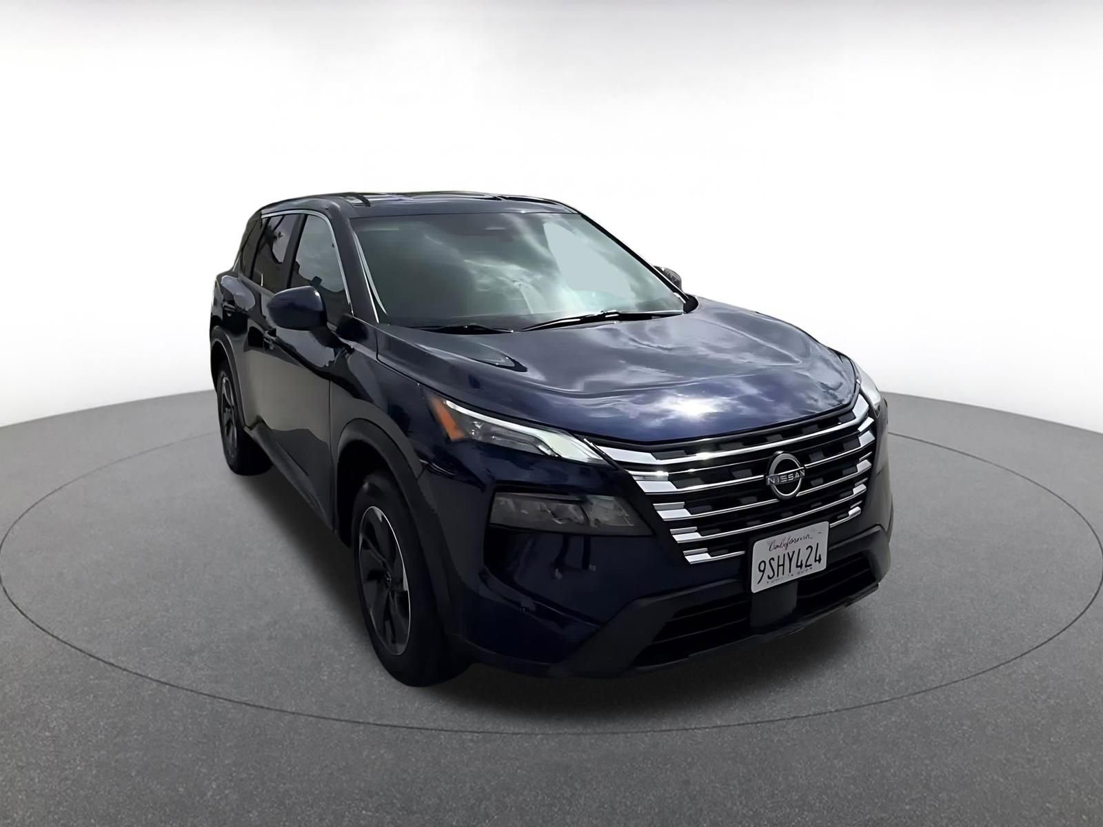 Used 2025 Nissan Rogue SV FWD image 3