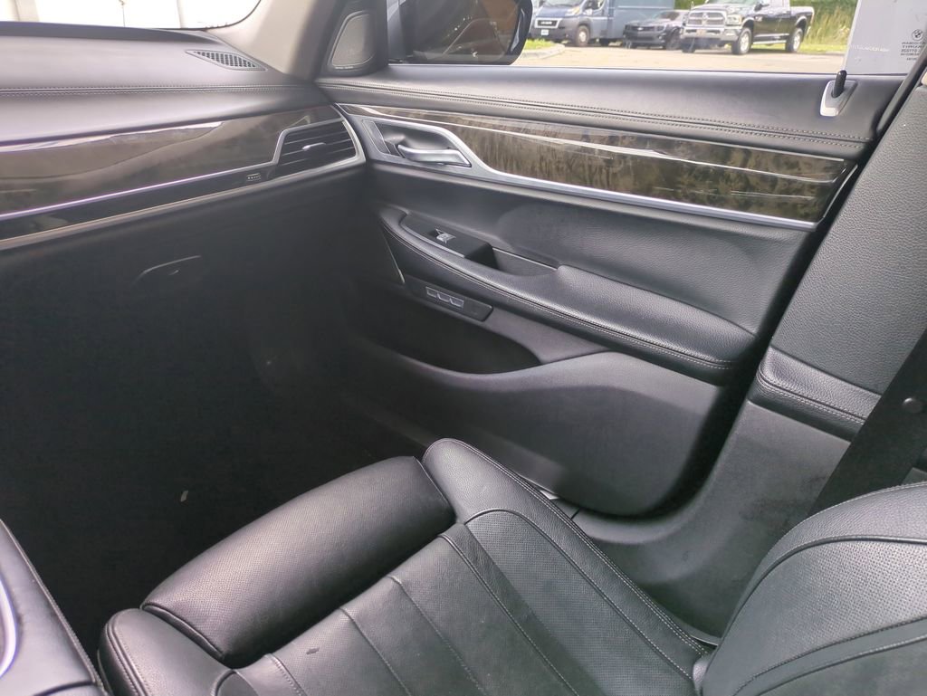 Used 2018 BMW 740i image 17