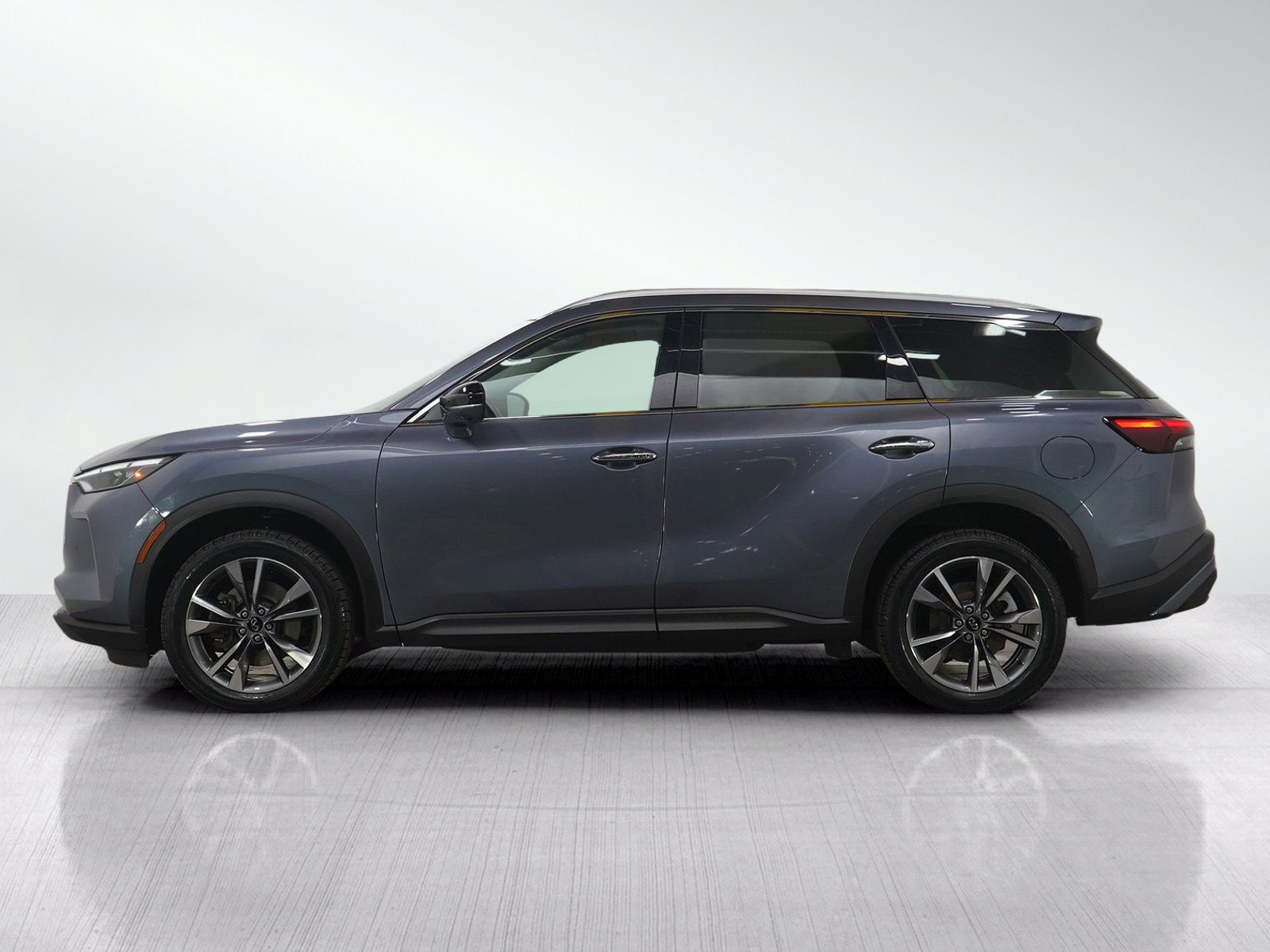 Used 2023 INFINITI QX60 Luxe AWD/4WD image 2