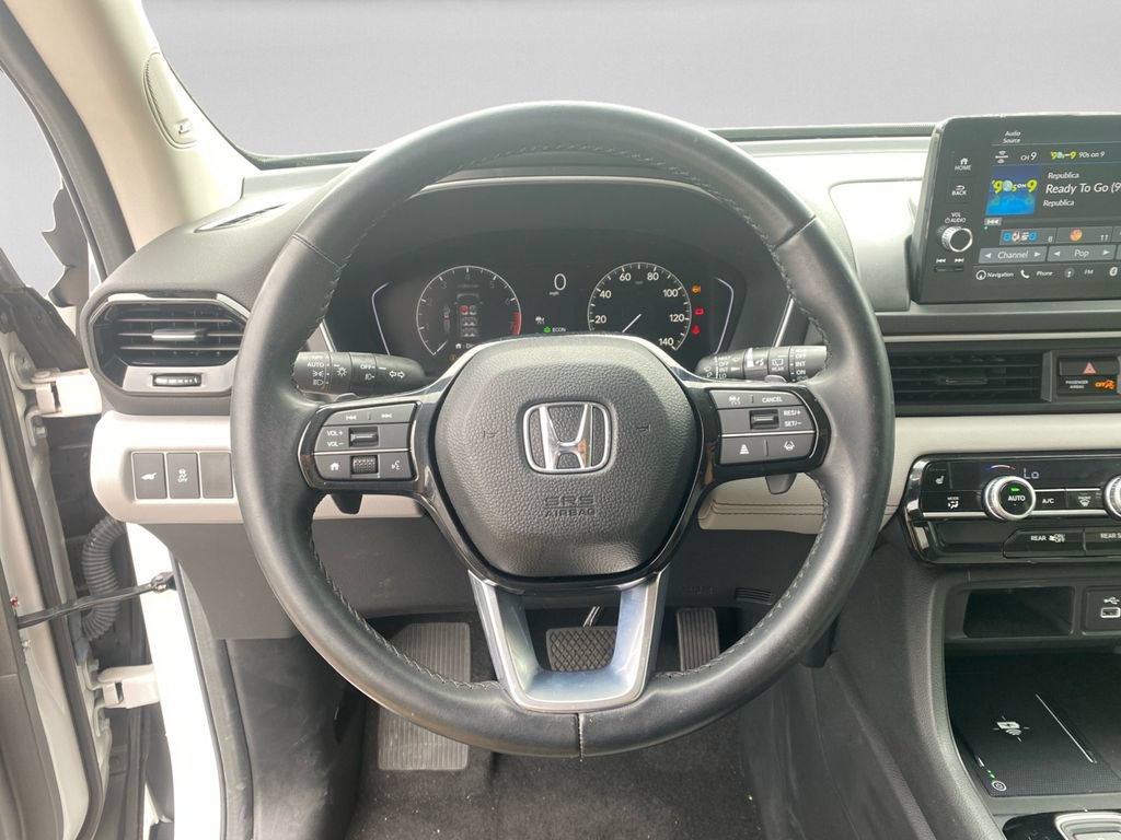 Used 2025 Honda Pilot Touring image 17