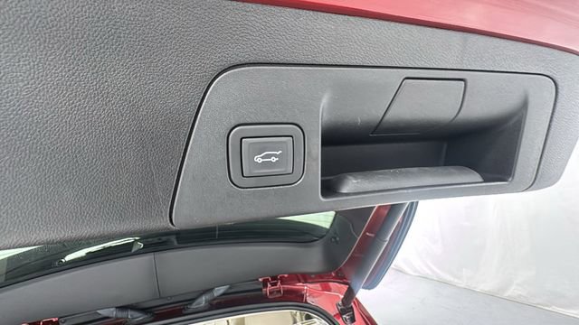 Used 2023 Buick Envision Avenir image 16