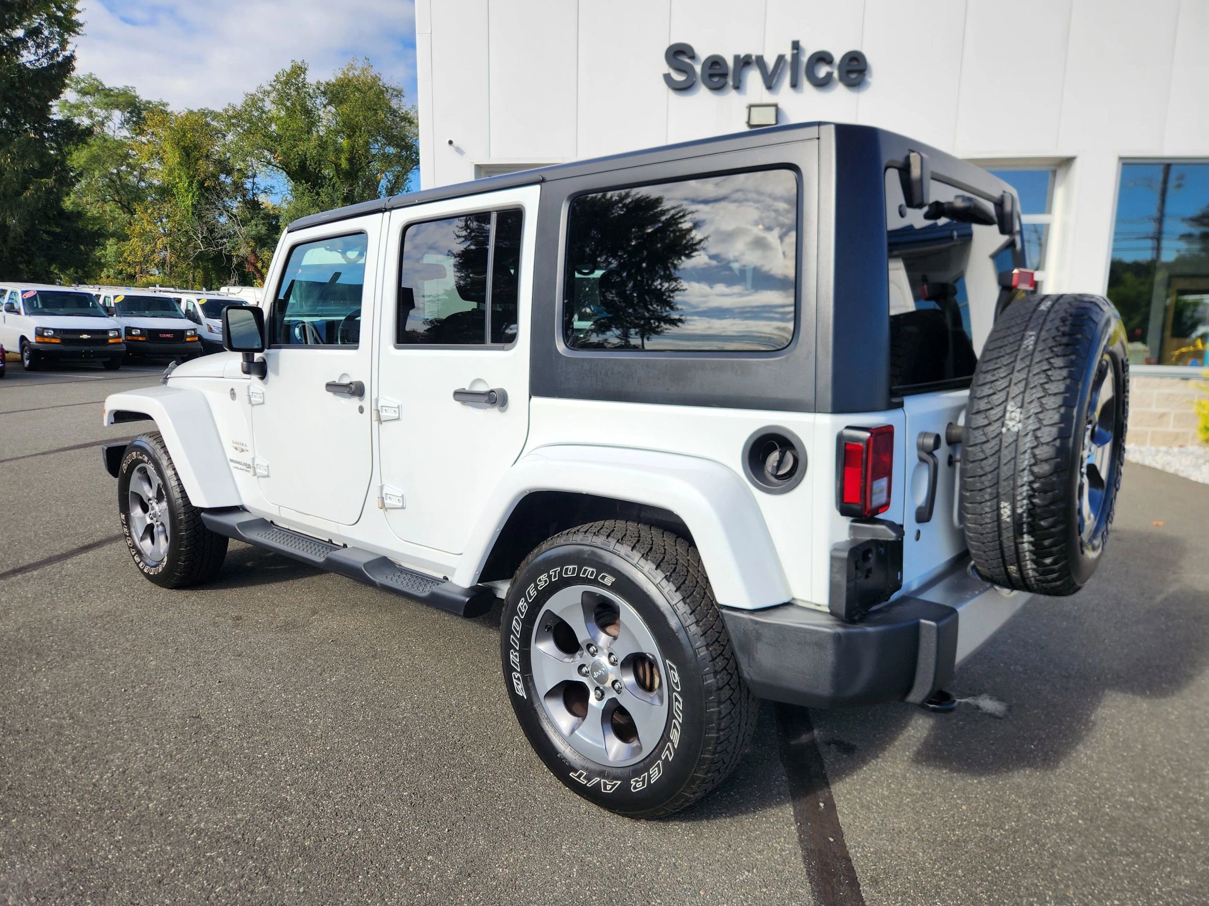 Used 2018 Jeep Wrangler Unlimited Sahara image 10