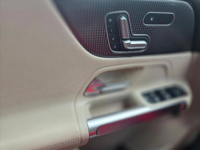 Used 2021 Mercedes-Benz GLB 250 image 15