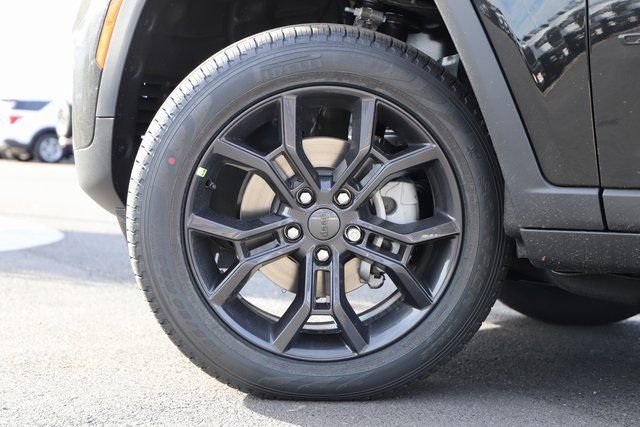 New 2025 Jeep Grand Cherokee Limited AWD/4WD image 2