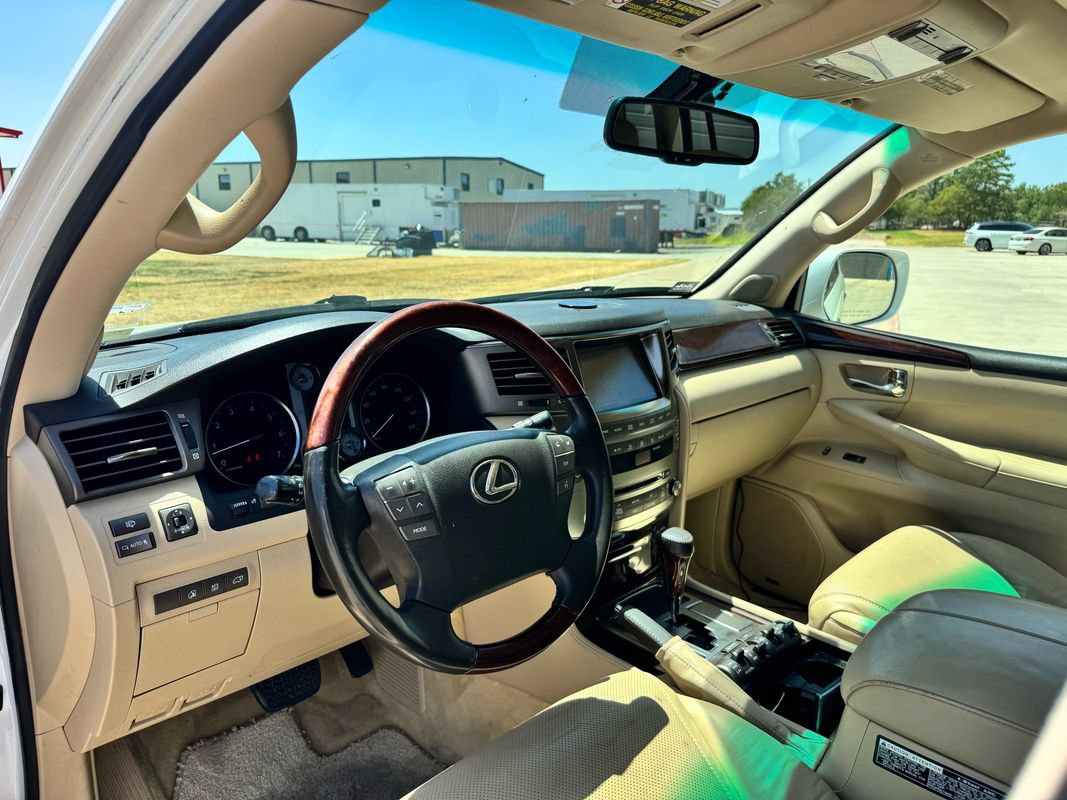 Used 2010 Lexus LX 570 4WD w/ Luxury Pkg image 11