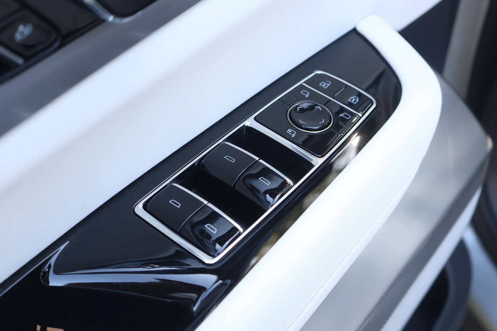 New 2026 Cadillac Vistiq Luxury AWD/4WD image 10