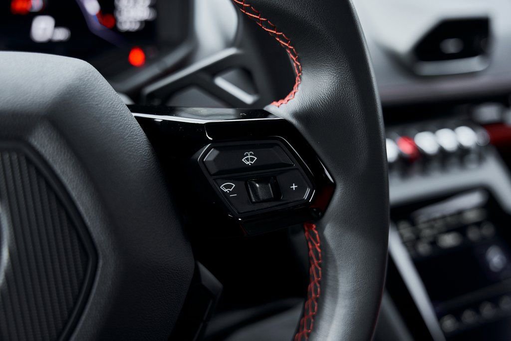 Used 2023 Lamborghini Huracan EVO image 56