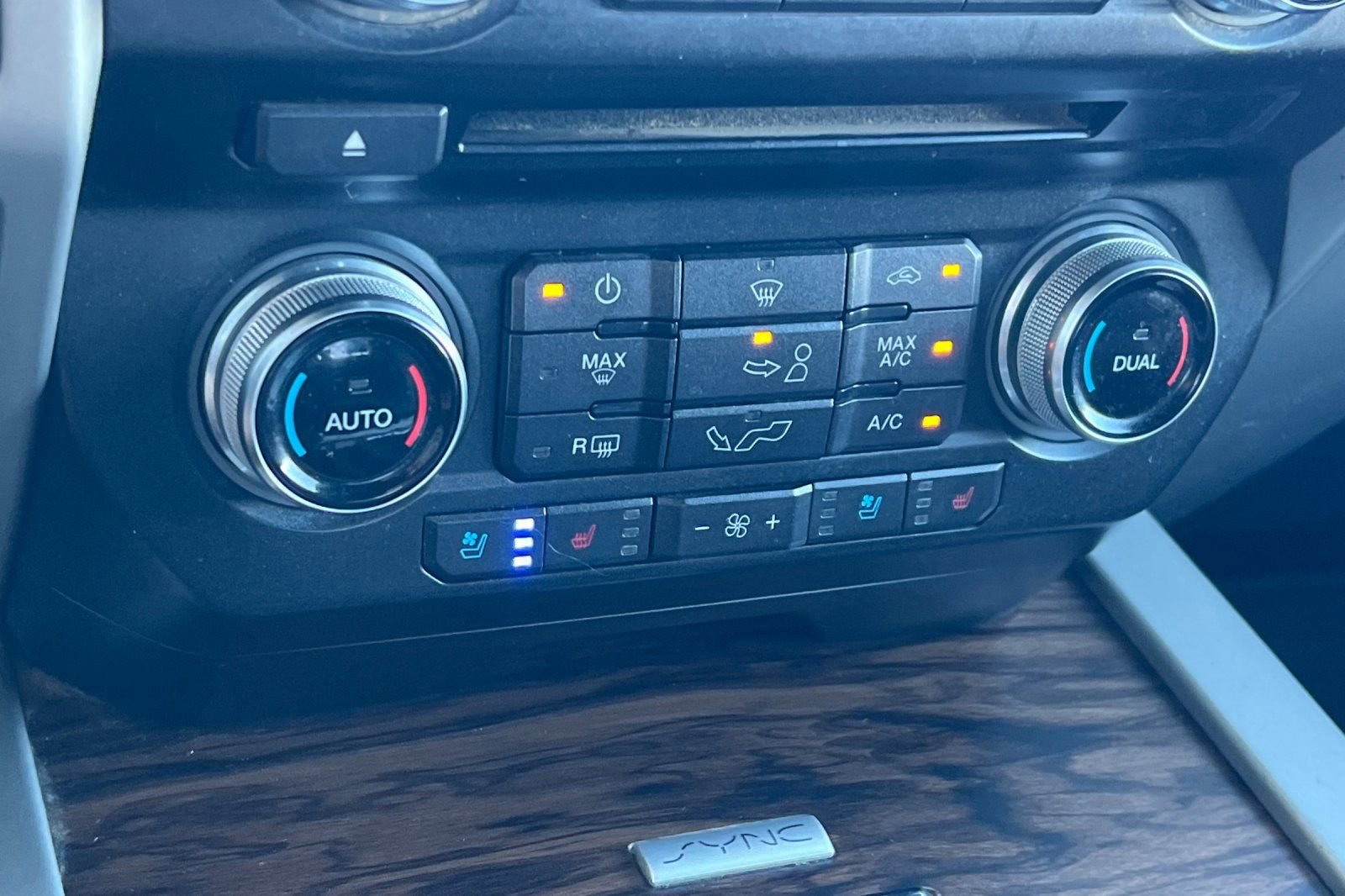 Used 2018 Ford F150 Lariat w/ Equipment Group 502A Luxury image 21