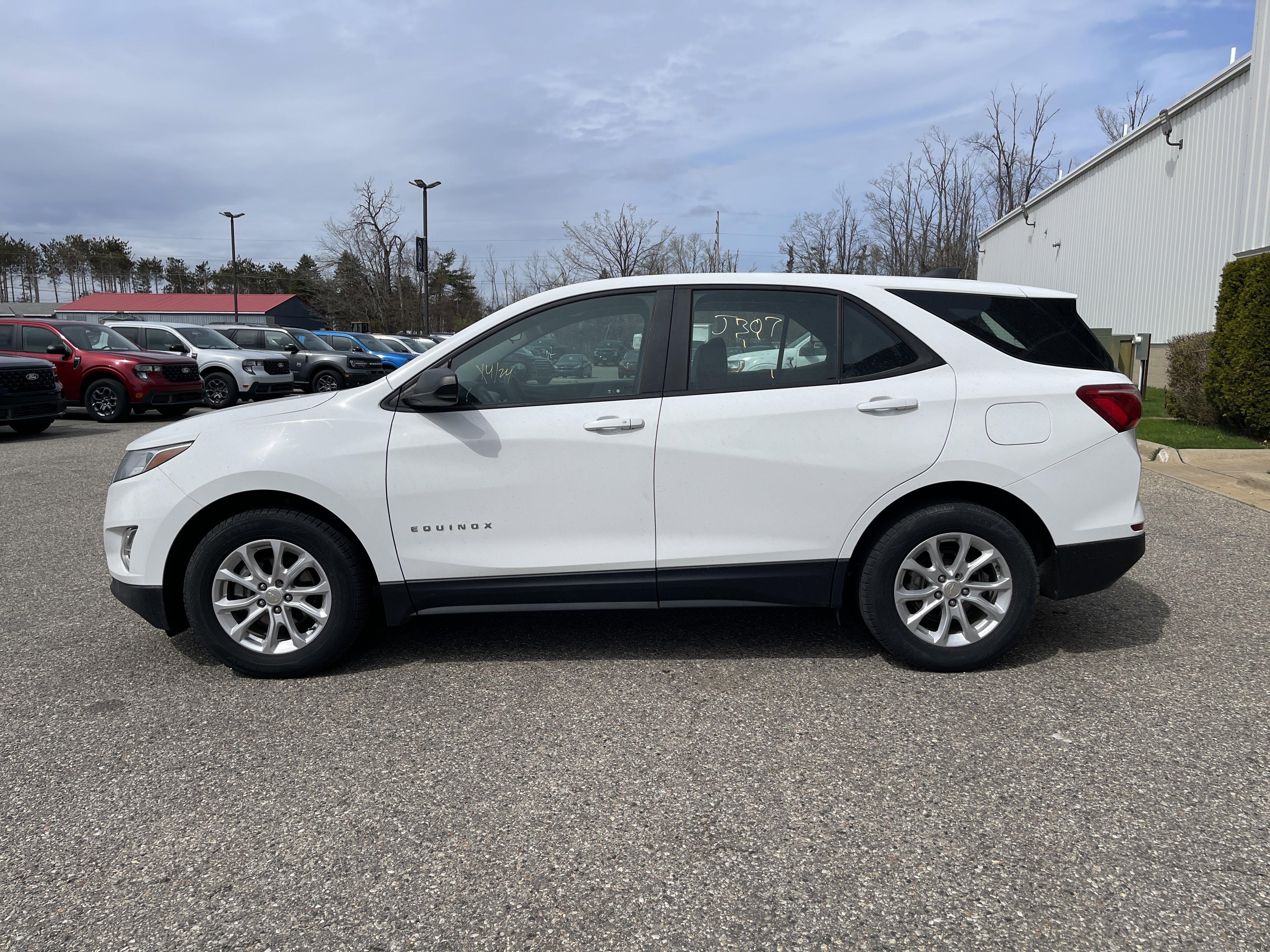 Used 2020 Chevrolet Equinox LS w/ LPO, Floor Liner Package FWD image 7
