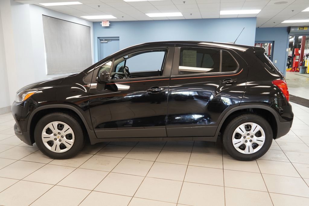 Used 2018 Chevrolet Trax LS FWD image 2
