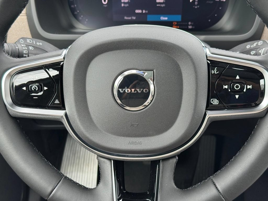New 2026 Volvo XC90 T8 Plus w/ Protection Package Premier AWD/4WD image 13