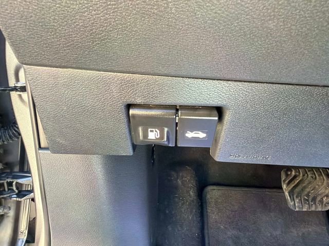 Used 2020 Nissan Kicks S image 31