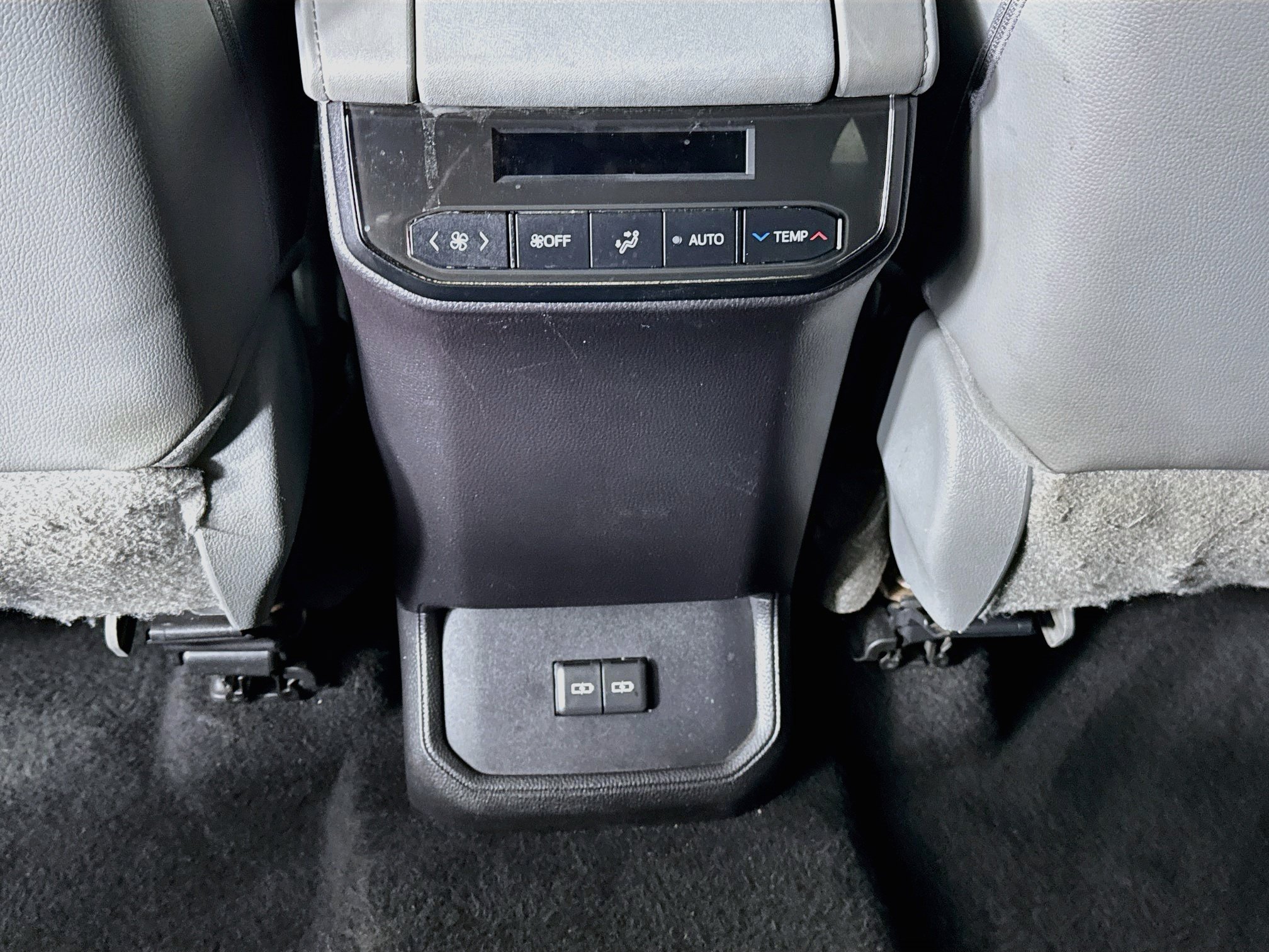 Used 2022 Toyota Highlander XLE AWD/4WD image 26