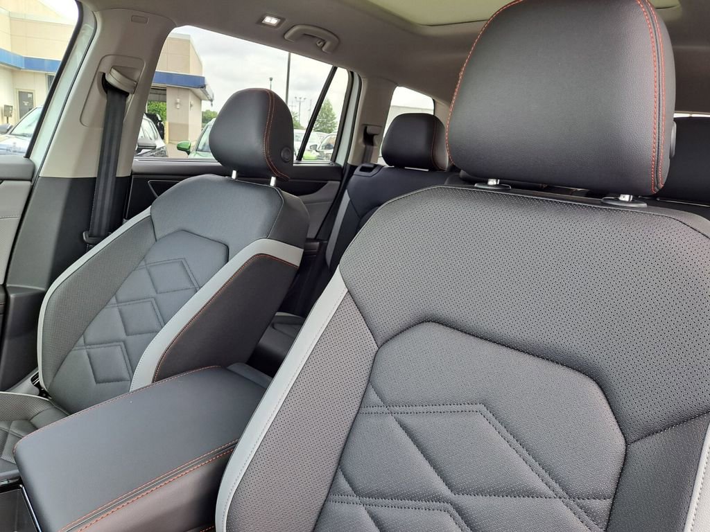 New 2025 Volkswagen Atlas Peak Edition SE image 18