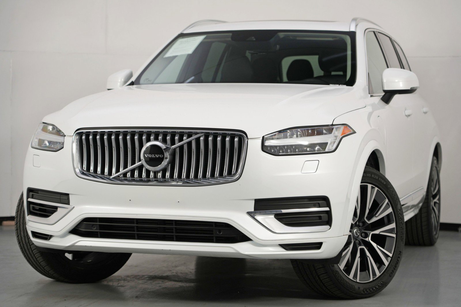 Used 2021 Volvo XC90 T8 Inscription Expression w/ Protection Package Premier AWD/4WD image 3