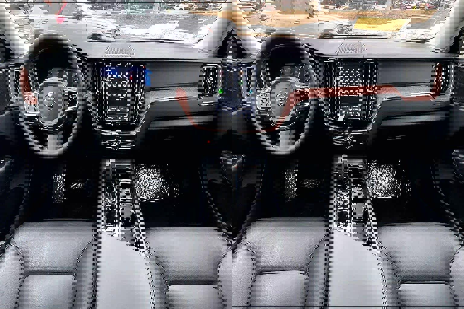 Certified 2024 Volvo XC60 B5 Plus w/ Climate Package image 15