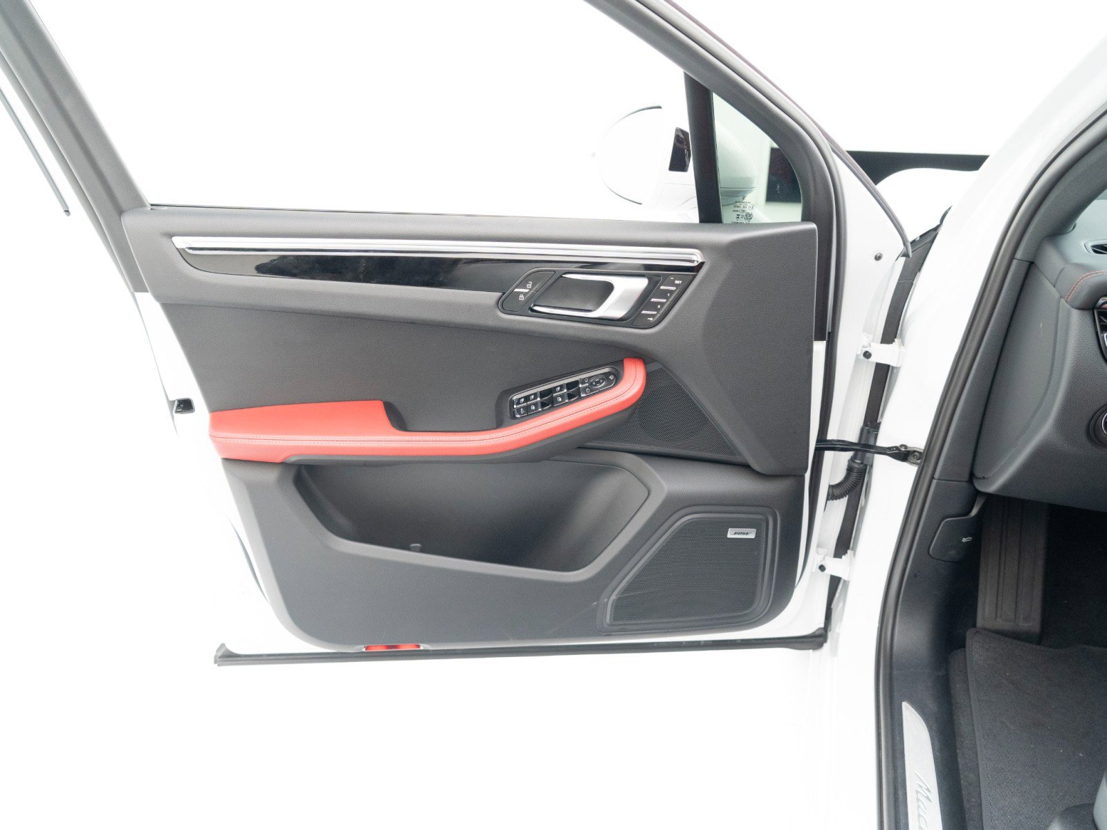 Certified 2024 Porsche Macan S image 20