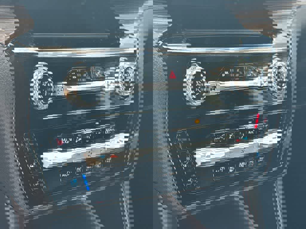 Certified 2022 Ford Explorer Limited w/ Hybrid Equipment Group 310A image 31