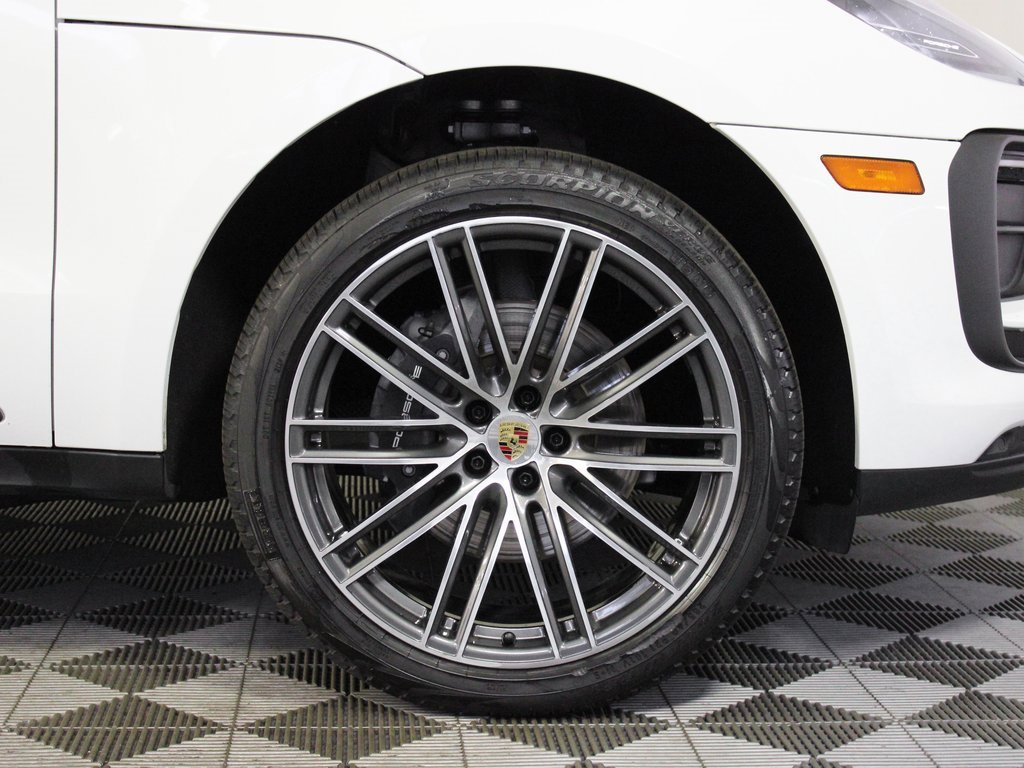 Used 2025 Porsche Macan w/ Premium Package Plus image 44