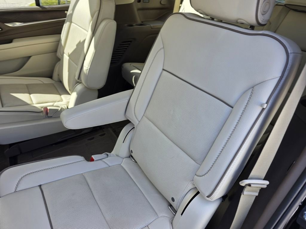 Used 2021 GMC Yukon Denali w/ LPO, Illumination Package image 16