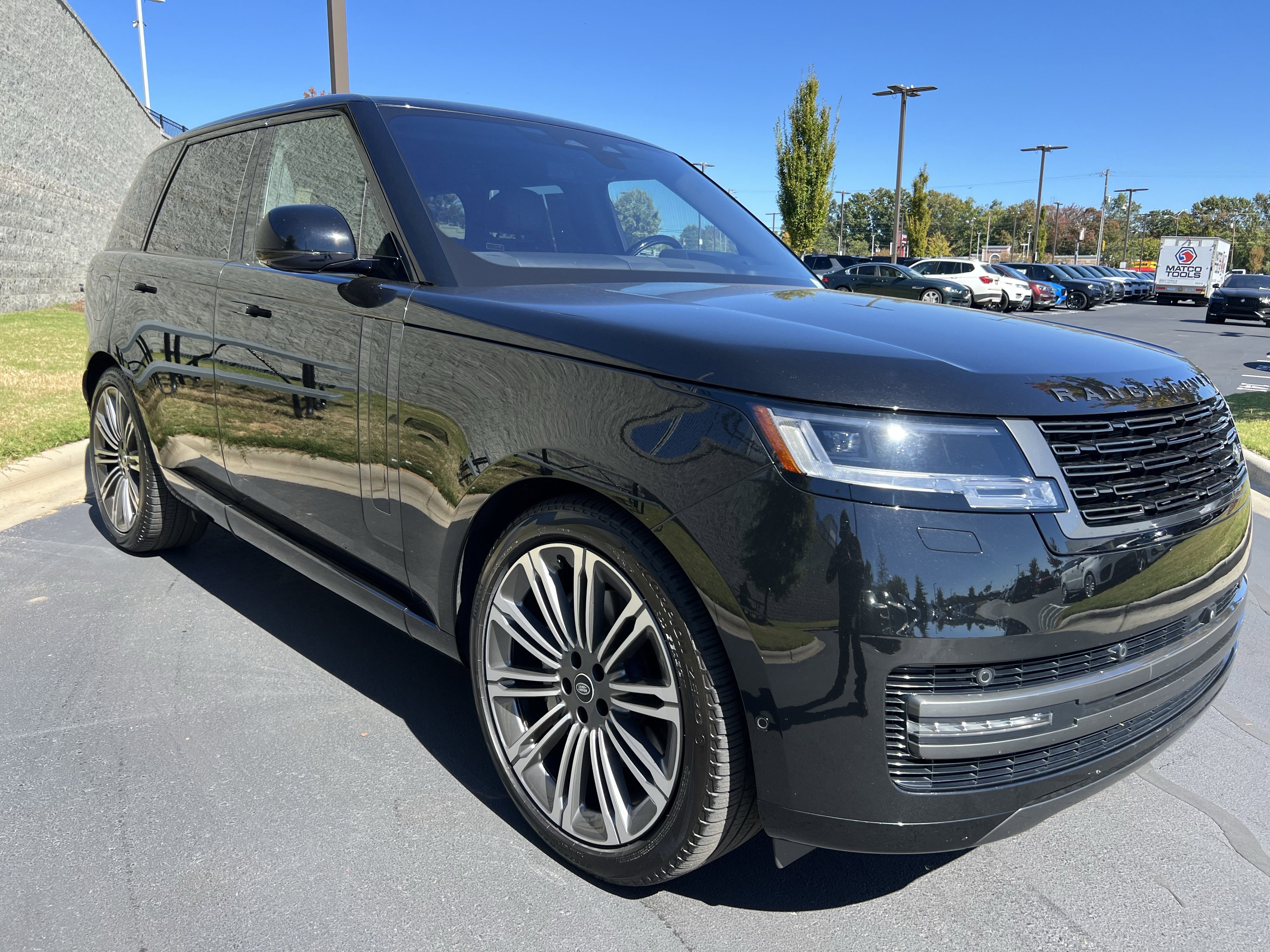 Used 2023 Land Rover Range Rover SE image 9