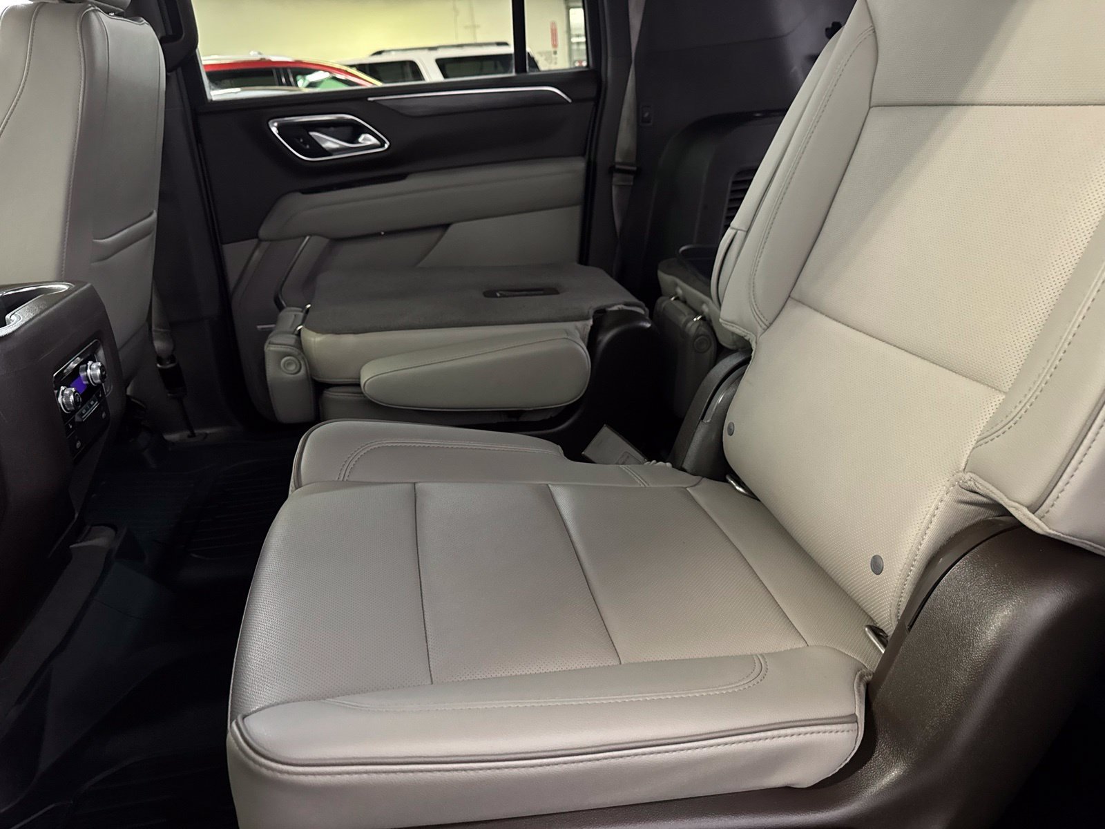 Used 2022 GMC Yukon XL SLT w/ SLT Luxury Package AWD/4WD image 31
