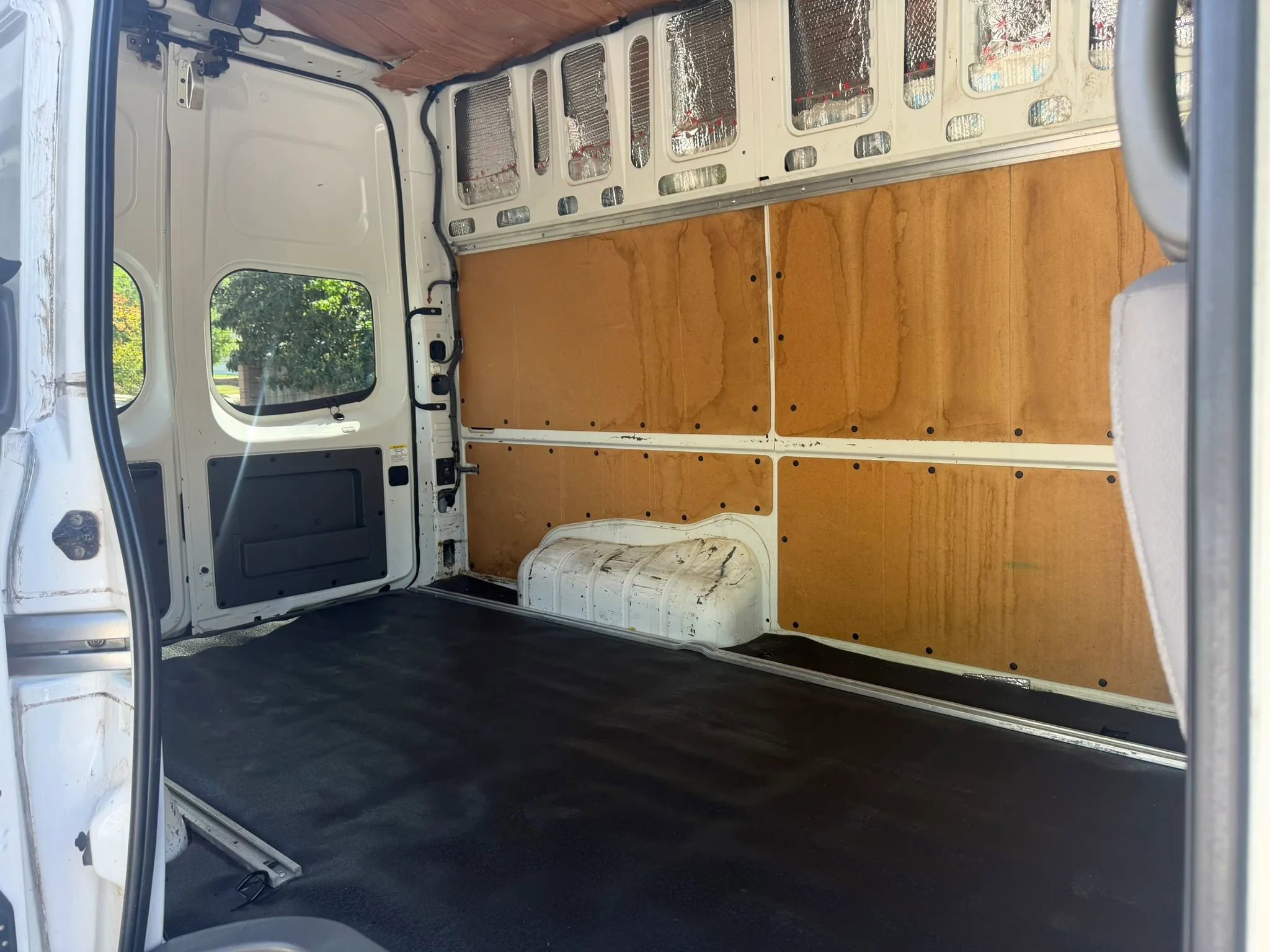 Used 2012 Nissan NV 3500 SV w/ Side Curtain Airbag Pkg image 11