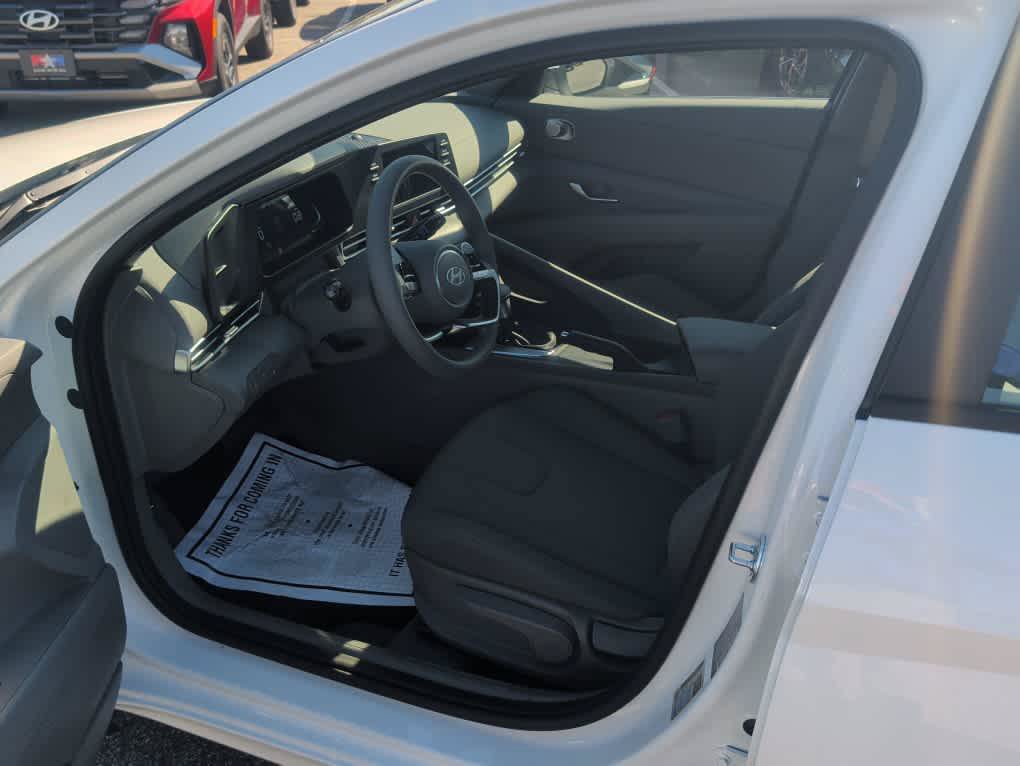 New 2026 Hyundai Elantra SE FWD image 21