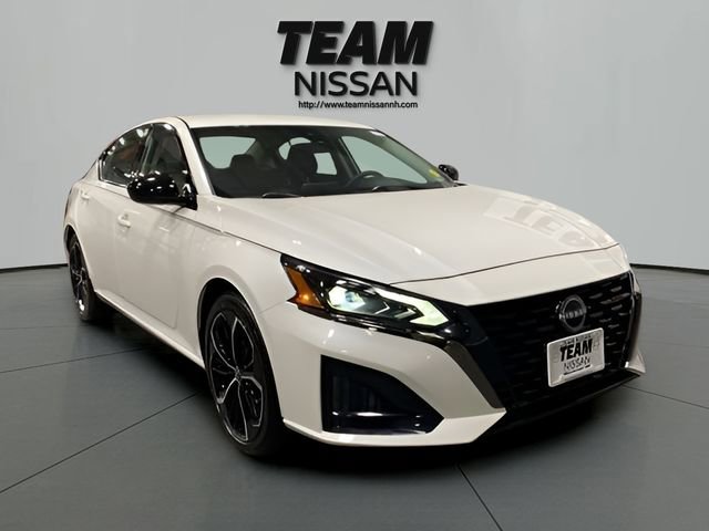 Certified 2025 Nissan Altima 2.5 SR FWD image 1