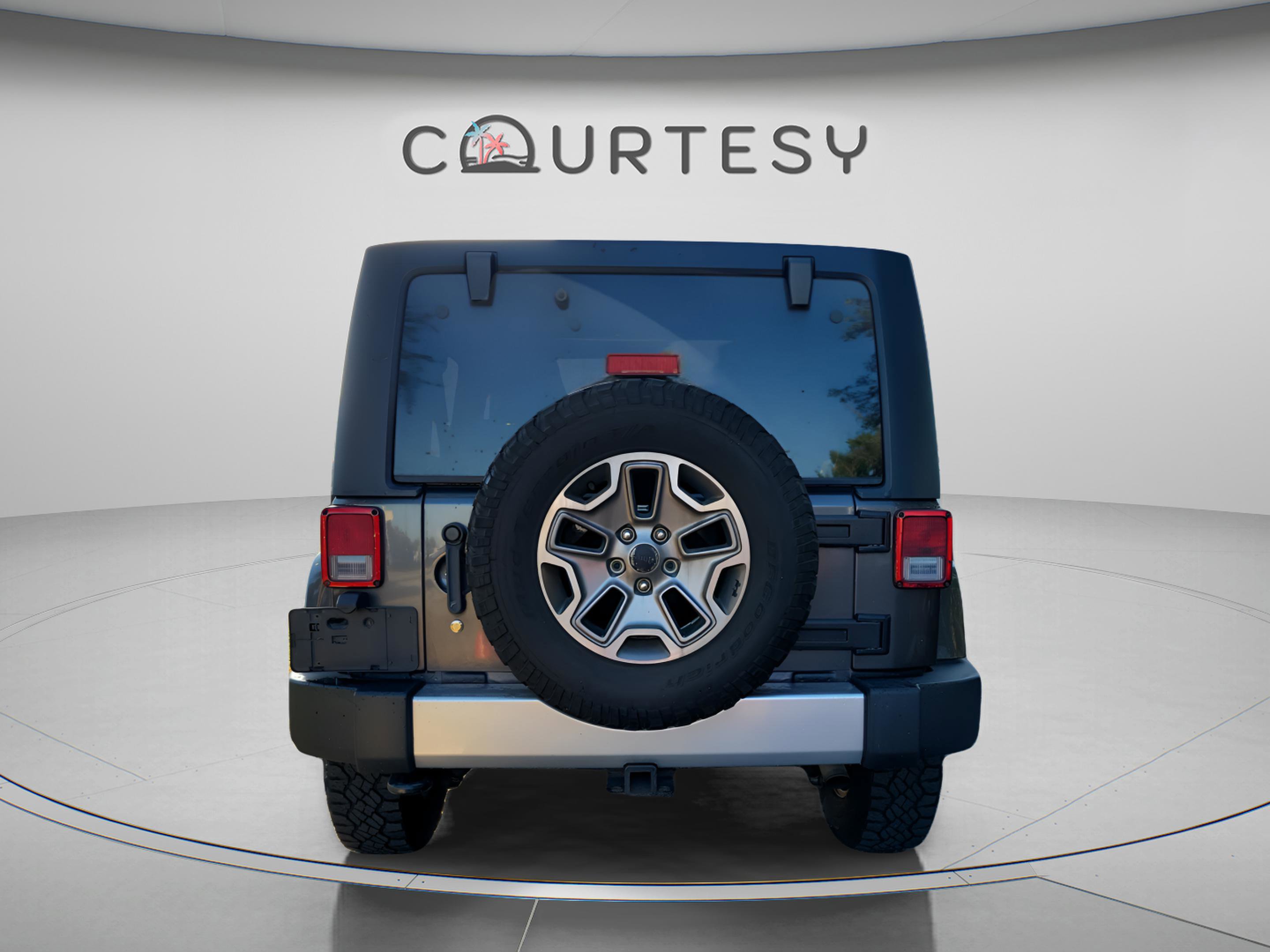 Used 2014 Jeep Wrangler Unlimited Sahara w/ Connectivity Group AWD/4WD image 14