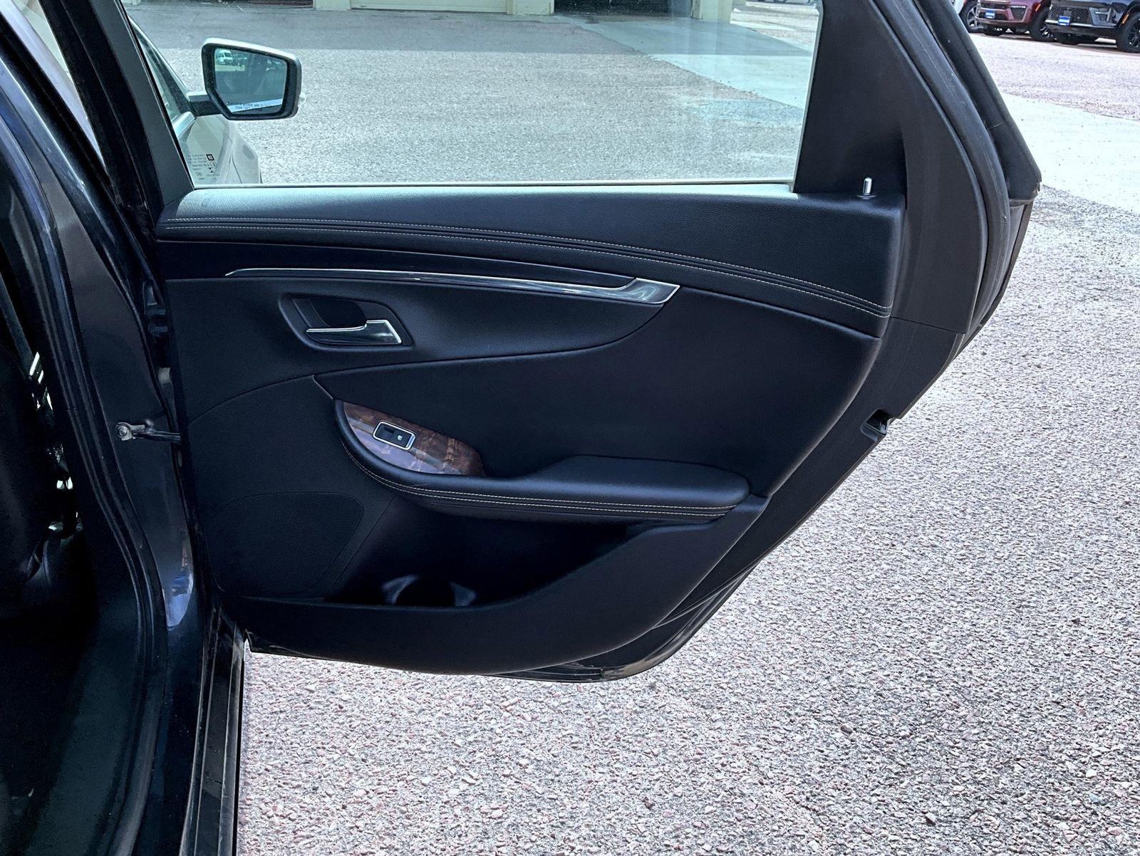Used 2015 Chevrolet Impala LTZ FWD image 19