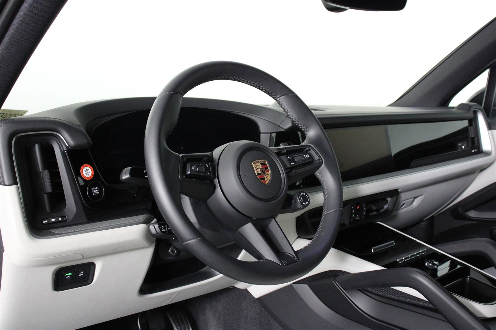 Used 2025 Porsche Cayenne S image 4