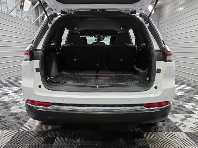 Used 2024 Jeep Grand Cherokee Laredo w/ Trailer Tow Package AWD/4WD image 36