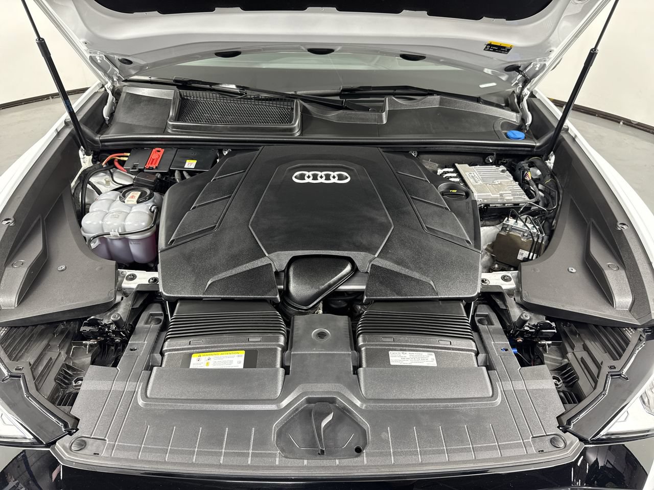 Used 2021 Audi Q8 Prestige AWD/4WD image 27