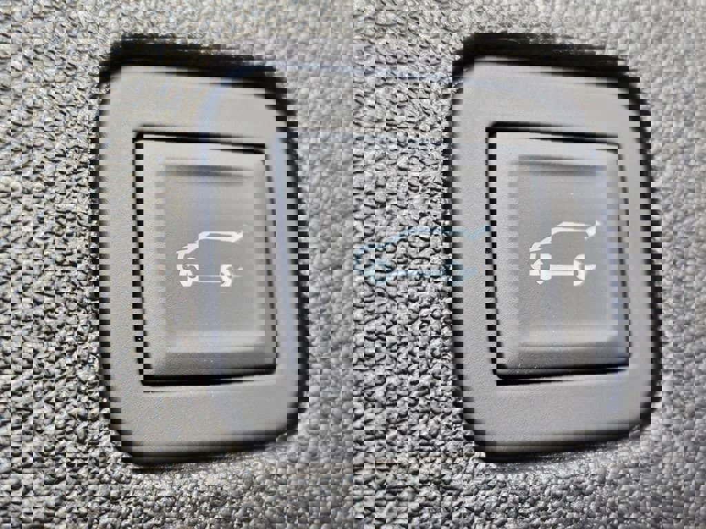 New 2025 Cadillac XT6 Luxury image 19