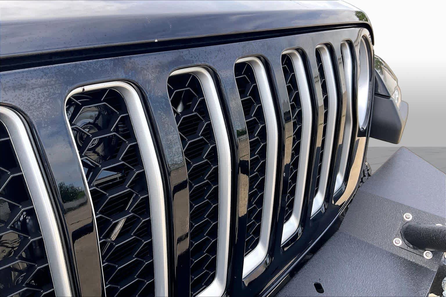 Used 2022 Jeep Gladiator Overland w/ Cold Weather Group AWD/4WD image 30