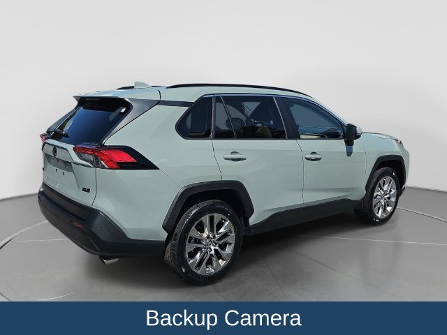 Used 2021 Toyota RAV4 XLE Premium FWD image 4