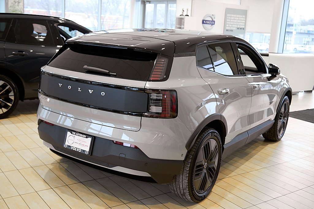 New 2026 Volvo EX30 Cross Country Ultra image 6