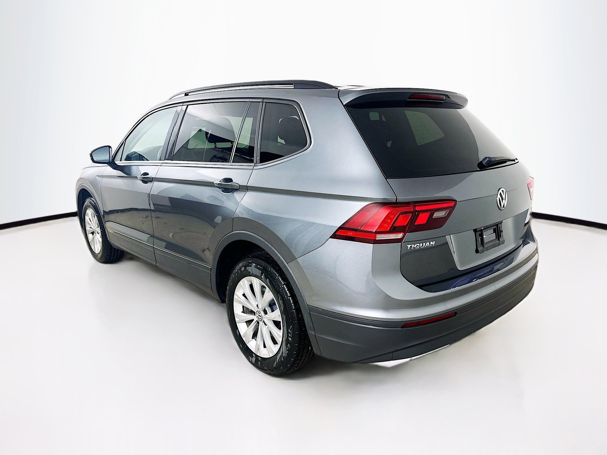 Used 2018 Volkswagen Tiguan S image 8