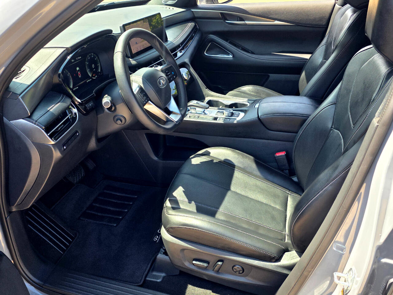 Used 2025 INFINITI QX60 Luxe w/ Black Edition image 8