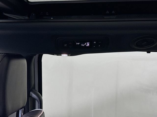 Used 2025 Chrysler Pacifica Limited image 25