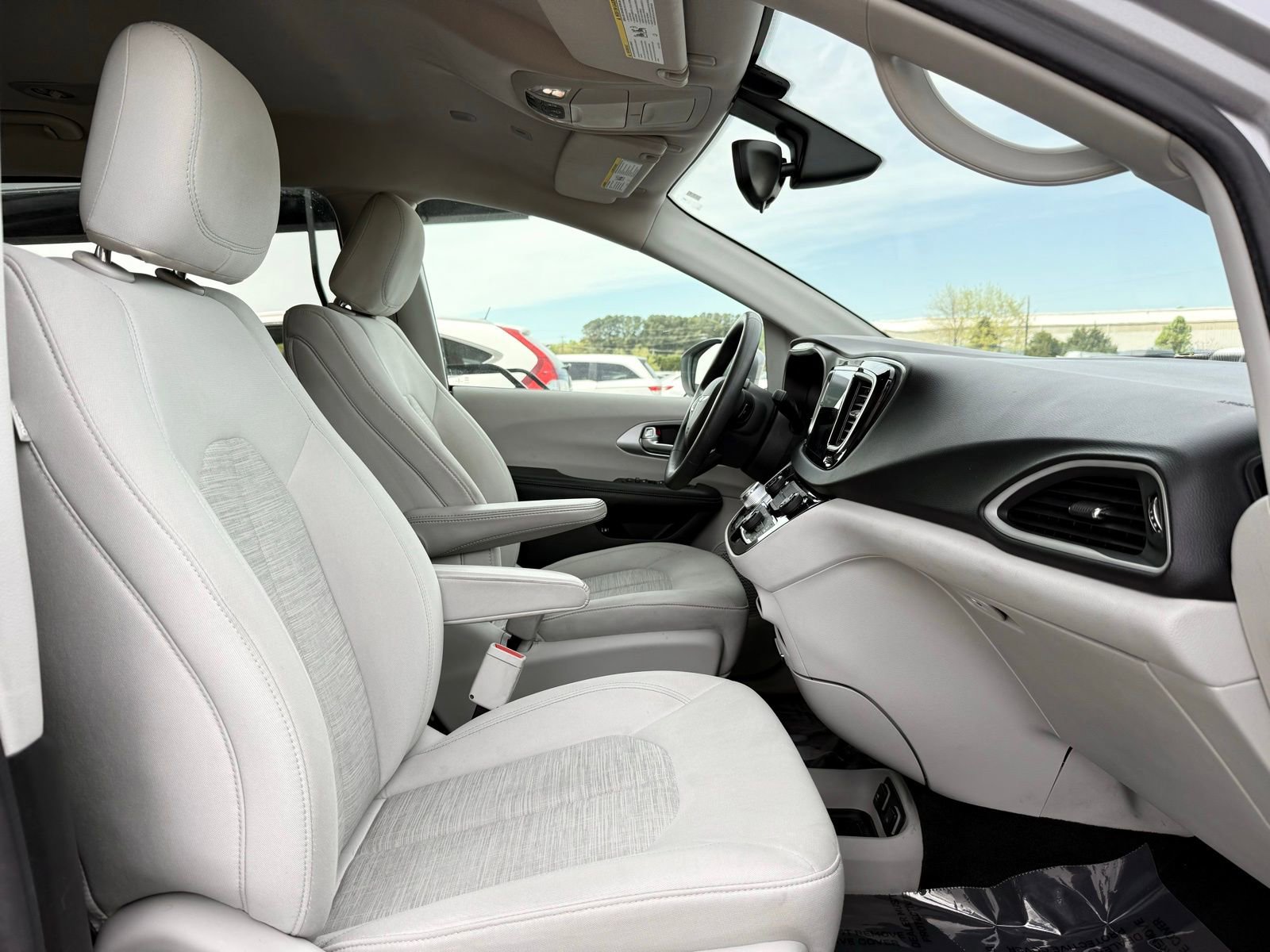 Used 2018 Chrysler Pacifica Touring Plus image 29